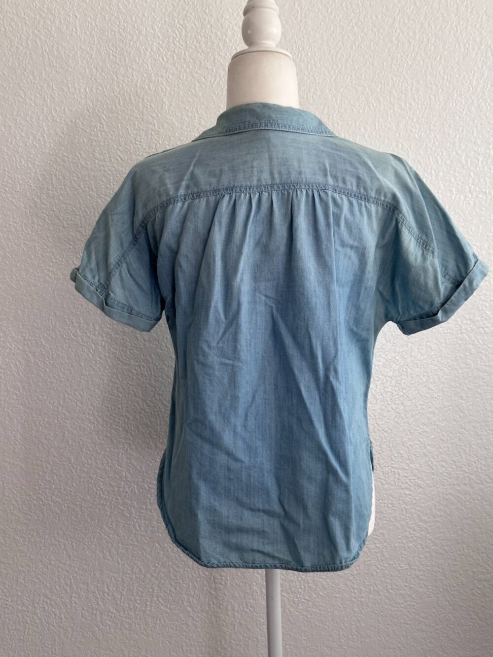 Universal Thread Chambray Button-Up Shirt | Short Sleeve Denim Top | Size XS - Picture 6 of 9
